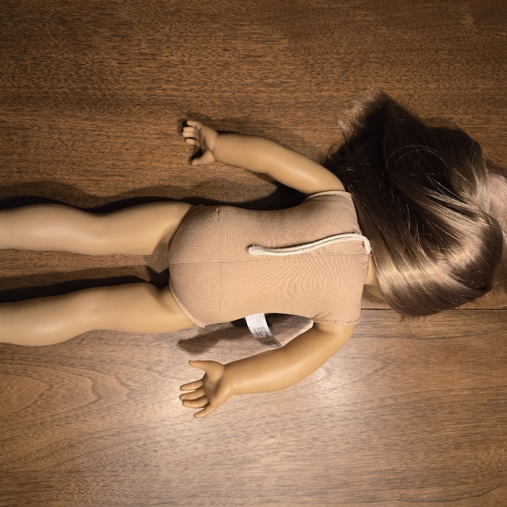 American Girl Doll, blonde, blue eyes - Picture 3 of 4